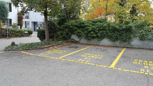 Parken - Kinderarztpraxis GLOBUS in Meilen (Feldmeilen) am rechten Zürichseeufer, Inhaberin Tatiana Schaad Kinder- und Jugendmedizin (FMH)